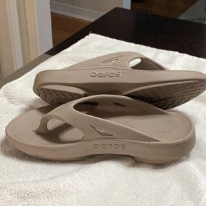 Oofos beige sandals GUC size EU 39 or W8 M6